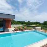 Amazing In Linjan With Wifi And 4 Bedrooms ヴィラ *
