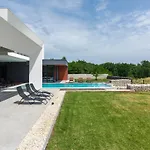 Amazing In Linjan With Wifi And 4 Bedrooms *