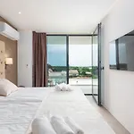 Amazing In Linjan With Wifi And 4 Bedrooms ヴィラ Ližnjan