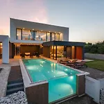 Amazing In Linjan With Wifi And 4 Bedrooms *