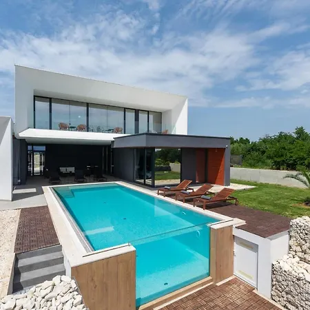 Amazing In Linjan With Wifi And 4 Bedrooms Villa *