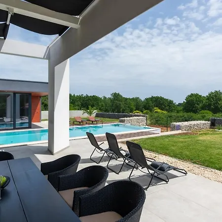 Amazing In Linjan With Wifi And 4 Bedrooms Villa Ližnjan