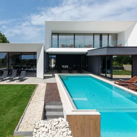 Villa Amazing In Linjan With Wifi And 4 Bedrooms Ližnjan