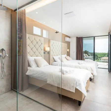 Amazing In Linjan With Wifi And 4 Bedrooms Ližnjan