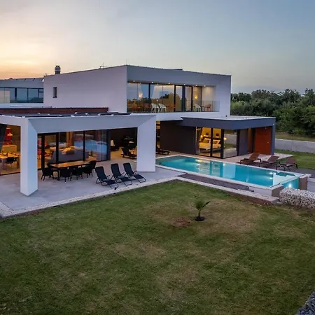 Amazing In Linjan With Wifi And 4 Bedrooms * Ližnjan