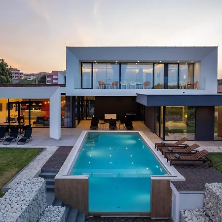 Amazing In Linjan With Wifi And 4 Bedrooms Villa *