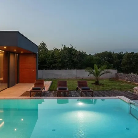 Amazing In Linjan With Wifi And 4 Bedrooms
