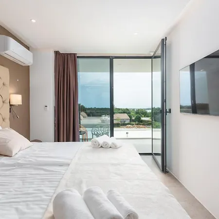 Amazing In Linjan With Wifi And 4 Bedrooms Villa Ližnjan