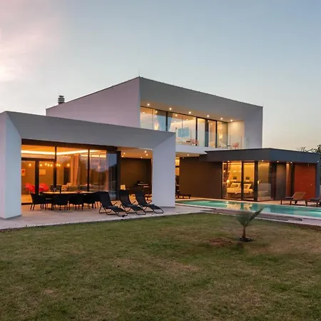 Villa Amazing In Linjan With Wifi And 4 Bedrooms Ližnjan
