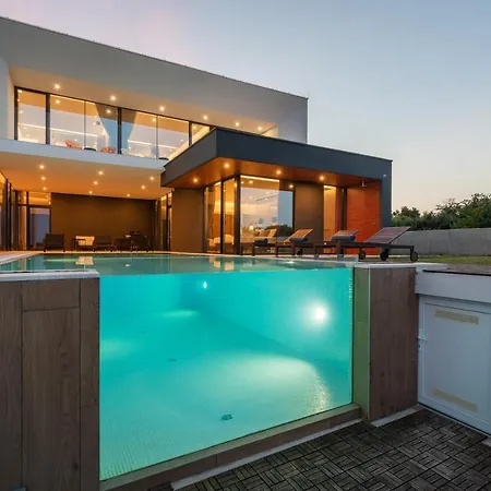 Villa Amazing In Linjan With Wifi And 4 Bedrooms Ližnjan