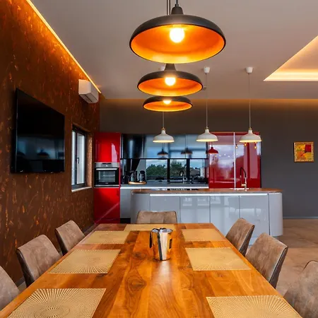 Vila Amazing In Linjan With Wifi And 4 Bedrooms Liznjan