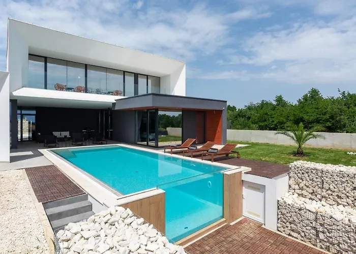 Amazing In Linjan With Wifi And 4 Bedrooms