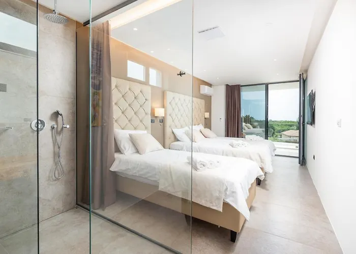 Amazing In Linjan With Wifi And 4 Bedrooms Liznjan