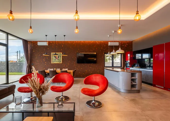 Vila Amazing In Linjan With Wifi And 4 Bedrooms Liznjan