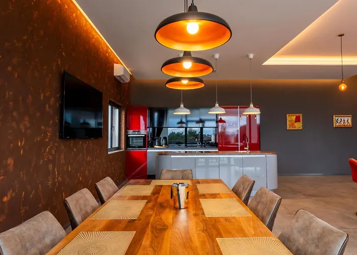 Vila Amazing In Linjan With Wifi And 4 Bedrooms Liznjan